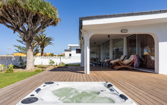 Las Aguilas - Photo 1